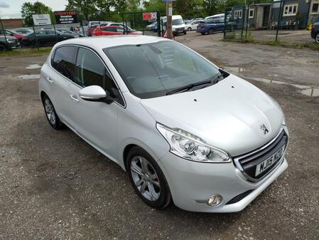 PEUGEOT 208 1.6 e-HDi Allure