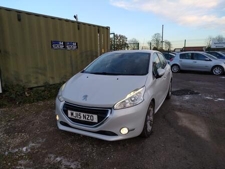 PEUGEOT 208 1.6 e-HDi Allure